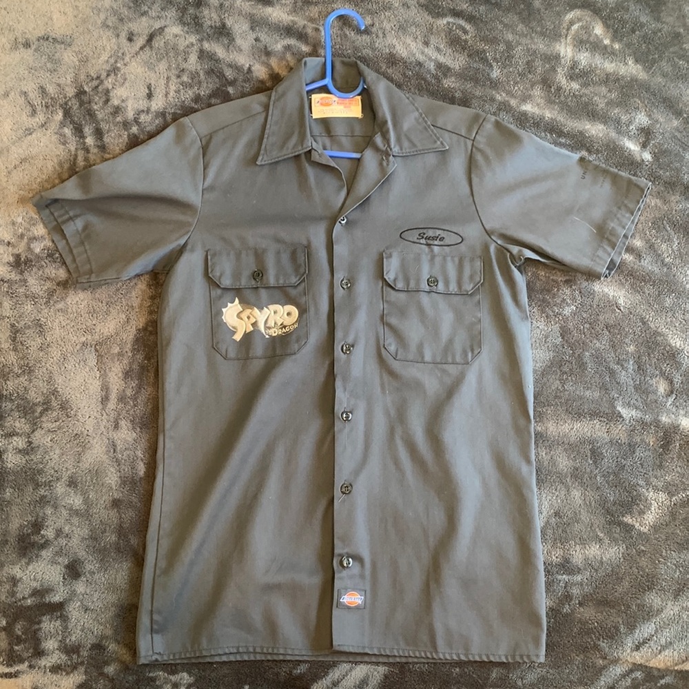 ONE OF A KIND - Spyro The Dragon Crew Shirt - Dickies - Small